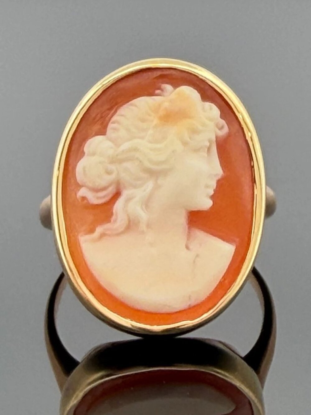 Vintage Shell Cameo Ring 10K Gold Oval Bezel Portrait Size 6.25 Estate